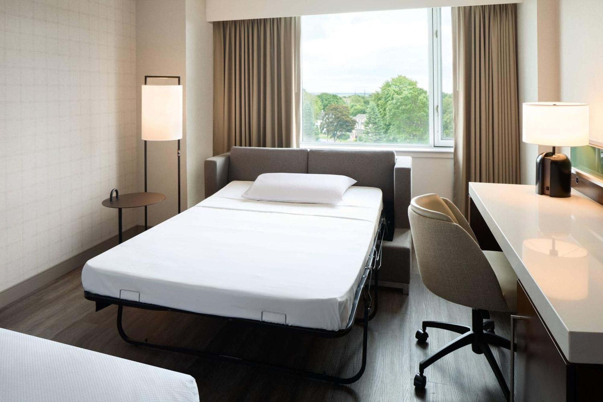 Delta Hotels By Marriott Fredericton Dış mekan fotoğraf